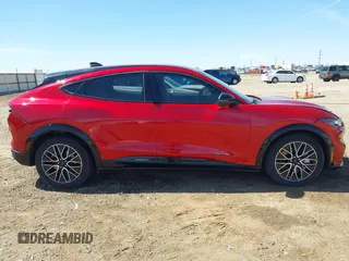 2024 Ford Mustang Mach-E Premium z VIN 3FMTK3SU2RMA02489, wystawiony jako IAAI lot #41826850 z przebiegiem 28 640 mil mil oraz . Historia ofert i sprzedaży dostępna na DreamBid. Obrazek 13.