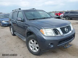 2012 Nissan Pathfinder SV with VIN 5N1AR1NN4CC632194, listed as a IAAI auction lot 41871512 with 135,571 mi miles. Bid and sale history available at carsss.com. Image 1.