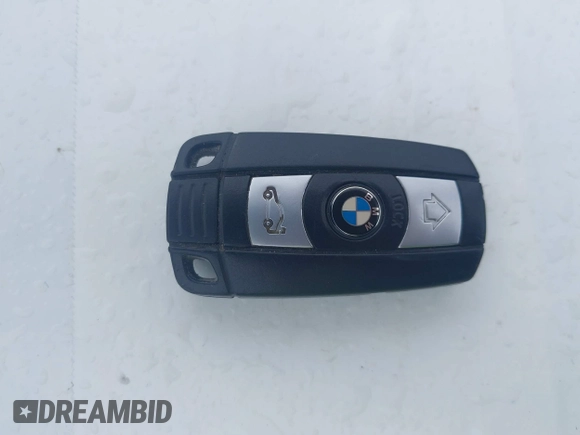2011 BMW 3 Series 328i xDrive z VIN WBAPK5G50BNN26400, wystawiony jako IAAI lot #41885509 z przebiegiem 190 962 mil mil oraz . Historia ofert i sprzedaży dostępna na DreamBid. Obrazek 11.