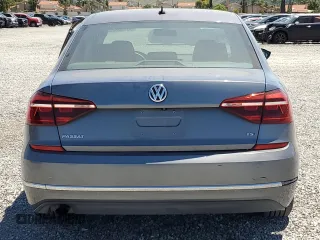 2017 Volkswagen Passat S z VIN 1VWAT7A34HC016349, wystawiony jako Copart lot #56190825 z przebiegiem 88 418 mil mil oraz Szkoda całkowita • Salvage title. Historia ofert i sprzedaży dostępna na DreamBid. Obrazek 6.