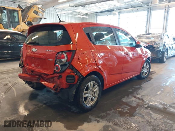 2012 Chevrolet Sonic LT z VIN 1G1JD6SB1C4230890, wystawiony jako IAAI lot #41265634 z przebiegiem 161 886 mil mil oraz . Historia ofert i sprzedaży dostępna na DreamBid. Obrazek 4.