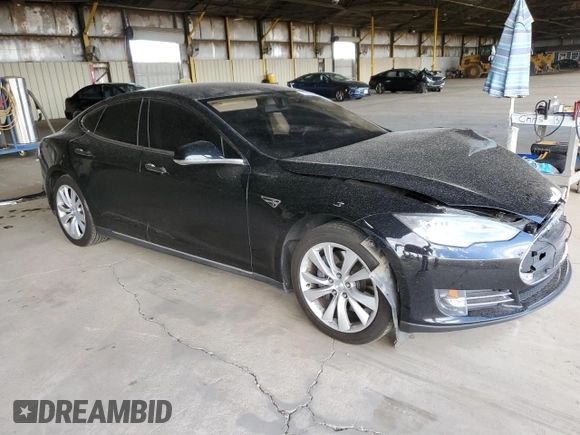 2014 Tesla Model S 60 z VIN 5YJSA1H11EFP36480, wystawiony jako Copart lot #71210254 z przebiegiem 121 014 mil mil oraz Szkoda całkowita • Salvage title. Historia ofert i sprzedaży dostępna na DreamBid. Obrazek 4.