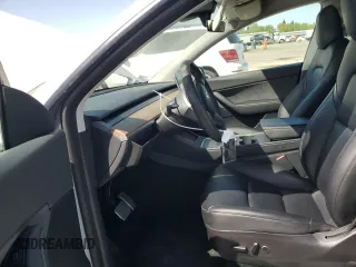 2022 Tesla Model Y Long Range z VIN 7SAYGAEE6NF492070, wystawiony jako Copart lot #52032415 z przebiegiem 143 732 mil mil oraz Szkody całkowita. Historia ofert i sprzedaży dostępna na DreamBid. Obrazek 7.