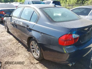 2007 BMW 3 Series 328xi z VIN WBAVC935X7KZ70426, wystawiony jako IAAI lot #42208879 z przebiegiem 103 714 mil mil oraz . Historia ofert i sprzedaży dostępna na DreamBid. Obrazek 3.