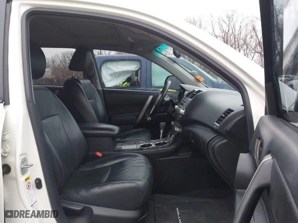 2010 Toyota Highlander SE with VIN 5TDJK3EH2AS010476, listed as a IAAI auction lot 41478894 with 268,632 mi miles. Bid and sale history available at carsss.com. Image 5.