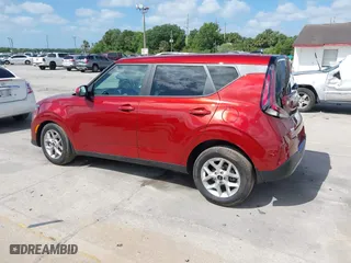 2025 Kia Soul LX with VIN KNDJ23AU0S7257011, listed as a IAAI auction lot 41952117 with 877 mi miles. Bid and sale history available at carsss.com. Image 3.
