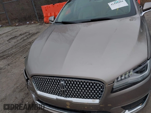 2018 Lincoln MKZ Hybrid Reserve z VIN 3LN6L5MU2JR602228, wystawiony jako IAAI lot #41441004 z przebiegiem 71 047 mil mil oraz . Historia ofert i sprzedaży dostępna na DreamBid. Obrazek 10.