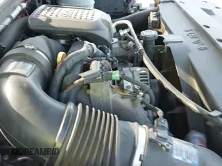 2008 Chevrolet Silverado 2500HD LTZ z VIN 1GCHK29638E185899, wystawiony jako IAAI lot #42517694 z przebiegiem 341 802 mil mil oraz . Historia ofert i sprzedaży dostępna na DreamBid. Obrazek 19.