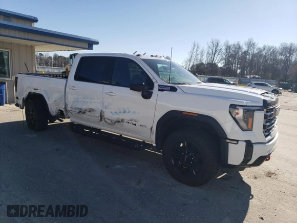 2025 GMC Sierra 2500HD AT4 z VIN 1GT4UPEY7SF114283, wystawiony jako Copart lot #86565004 z przebiegiem 4 371 mil mil oraz Szkoda całkowita • Salvage title. Historia ofert i sprzedaży dostępna na DreamBid. Obrazek 4.