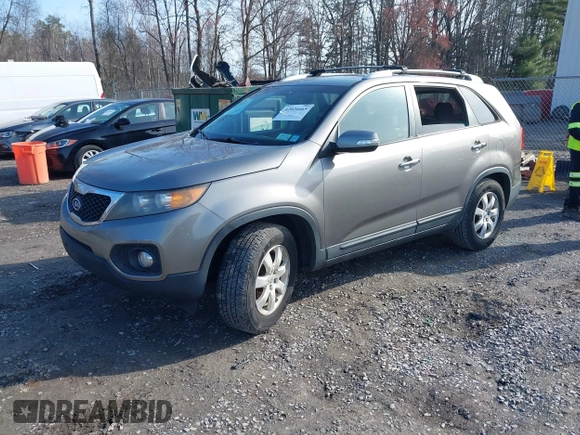 2012 Kia Sorento LX with VIN 5XYKT4A60CG215645, listed as a IAAI auction lot 42026665 with 121,901 mi miles. Bid and sale history available at carsss.com. Image 2.