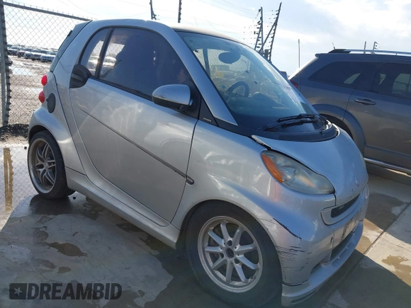 2009 Smart fortwo Pure with VIN WMEEJ31X09K301824, listed as a IAAI auction lot 42088793 with 51,948 mi miles. Bid and sale history available at carsss.com. Image 1.