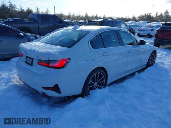 2021 BMW 3 Series 330i xDrive z VIN 3MW5R7J06M8C14597, wystawiony jako IAAI lot #41581041 z przebiegiem 8 776 mil mil oraz . Historia ofert i sprzedaży dostępna na DreamBid. Obrazek 4.