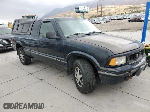 1997 GMC Sonoma SLS with VIN 1GTDT19W2V8504564, listed as a Copart auction lot 78217124 with 184,122 mi miles and Salvage Title. Bid and sale history available at carsss.com. Image 4.