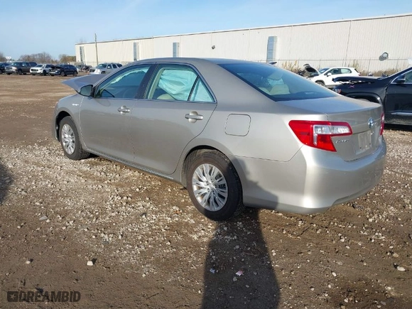 2013 Toyota Camry Hybrid LE with VIN 4T1BD1FK5DU076450, listed as a IAAI auction lot 40845035 with 174,996 mi miles. Bid and sale history available at carsss.com. Image 3.