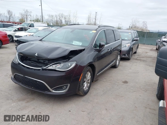 2017 Chrysler Pacifica Touring L with VIN 2C4RC1BG1HR797200, listed as a IAAI auction lot 42044020 with 124,115 mi miles and . Bid and sale history available at DreamBid. Image 2.