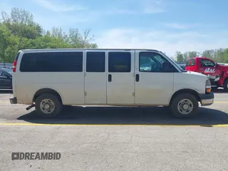 2012 Chevrolet Express Passenger 1LT z VIN 1GAZG1FA4C1189350, wystawiony jako IAAI lot #42246336 z przebiegiem 239 216 mil mil oraz . Historia ofert i sprzedaży dostępna na DreamBid. Obrazek 13.