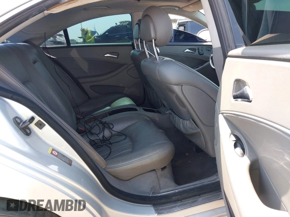 2006 Mercedes-Benz CLS 500 z VIN WDDDJ75X06A021842, wystawiony jako IAAI lot #42473311 z przebiegiem 164 276 mil mil oraz . Historia ofert i sprzedaży dostępna na DreamBid. Obrazek 8.
