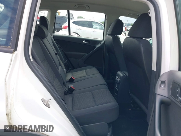 2012 Volkswagen Tiguan S z VIN WVGBV7AX8CW567505, wystawiony jako IAAI lot #42311708 z przebiegiem 127 566 mil mil oraz . Historia ofert i sprzedaży dostępna na DreamBid. Obrazek 8.