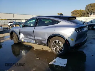 2022 Ford Mustang Mach-E Premium z VIN 3FMTK3SU7NMA29956, wystawiony jako Copart lot #71764142 z przebiegiem 1 863 mil mil oraz . Historia ofert i sprzedaży dostępna na DreamBid. Obrazek 2.