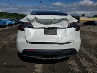 2024 Tesla Model Y Long Range с VIN 7SAYGDEE1RF201627, выставлен на аукционе Copart как лот 60631195 с пробегом 14 356 миль миль и Списание • Salvage title. История ставок и продаж доступна на DreamBid. Изображение 6.