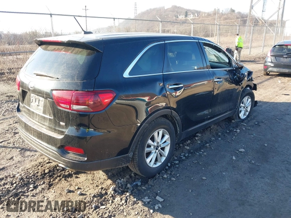 2019 Kia Sorento LX with VIN 5XYPG4A34KG509144, listed as a IAAI auction lot 41747105 with 129,874 mi miles. Bid and sale history available at carsss.com. Image 4.