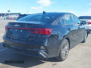 2023 Kia Forte GT-Line z VIN 3KPF54ADXPE580248, wystawiony jako IAAI lot #41601138 z przebiegiem 21 881 mil mil oraz . Historia ofert i sprzedaży dostępna na DreamBid. Obrazek 4.
