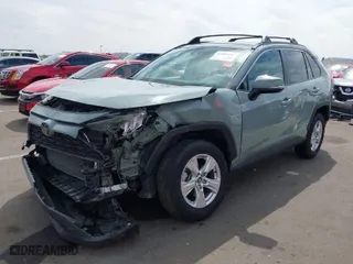 2020 Toyota RAV4 XLE with VIN 2T3W1RFV7LW059853, listed as a IAAI auction lot 41885147 with 61,006 mi miles. Bid and sale history available at carsss.com. Image 2.