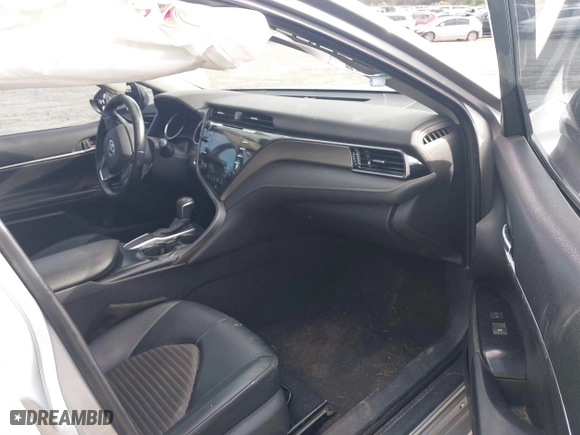 2020 Toyota Camry SE with VIN 4T1J11AKXLU879877, listed as a IAAI auction lot 40827028 with 176,872 mi miles. Bid and sale history available at carsss.com. Image 5.