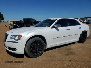 2013 Chrysler 300 C z VIN 2C3CCAETXDH576746, wystawiony jako Copart lot #46936315 z przebiegiem 152 593 mil mil oraz Szkoda całkowita • Salvage title. Historia ofert i sprzedaży dostępna na DreamBid. Obrazek 1.