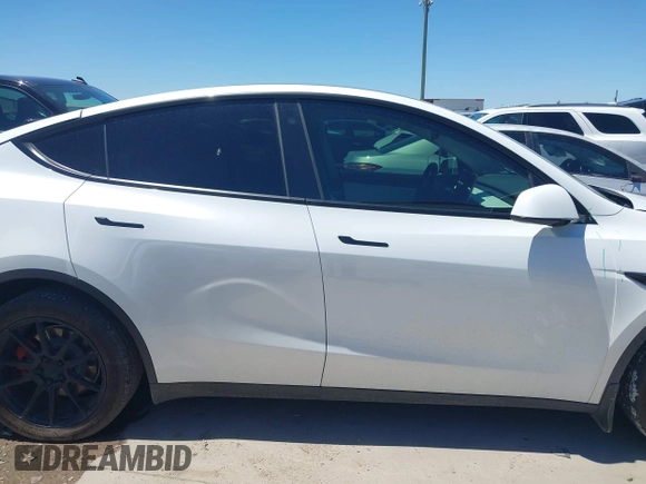 2022 Tesla Model Y Long Range z VIN 7SAYGDEE3NF426481, wystawiony jako IAAI lot #42076729 z przebiegiem 21 648 mil mil oraz . Historia ofert i sprzedaży dostępna na DreamBid. Obrazek 13.