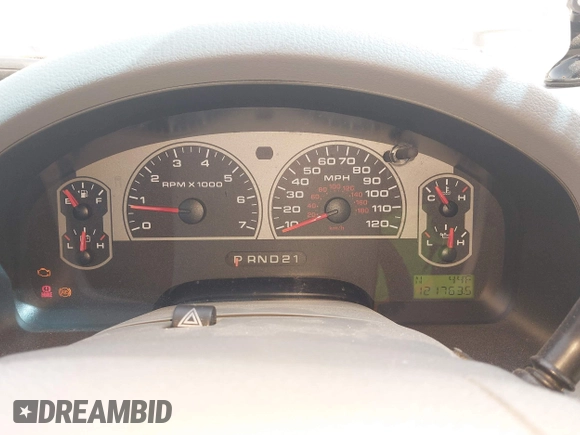 2008 Ford F-150 XLT with VIN 1FTPX14578FB55370, listed as a IAAI auction lot 41986911 with 121,763 mi miles. Bid and sale history available at carsss.com. Image 7.