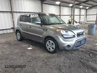 2013 Kia Soul with VIN KNDJT2A52D7632187, listed as a IAAI auction lot 41980035 with 184,264 mi miles. Bid and sale history available at carsss.com. Image 1.