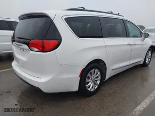 2017 Chrysler Pacifica Touring-L with VIN 2C4RC1BGXHR762543, listed as a IAAI auction lot 41447454 with NaN miles. Bid and sale history available at carsss.com. Image 4.
