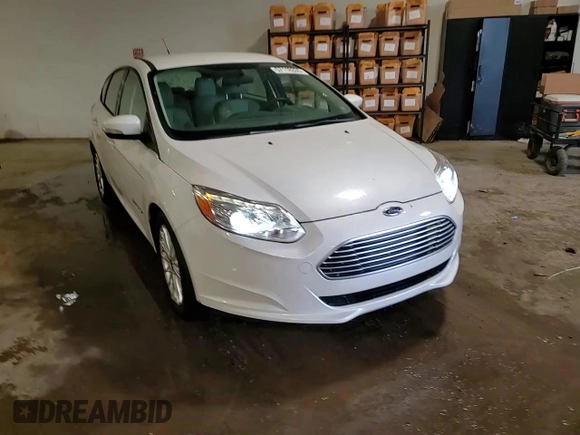 2014 Ford Focus Electric z VIN 1FADP3R45EL344648, wystawiony jako Copart lot #57118335 z przebiegiem 60 347 mil mil oraz Szkoda całkowita • Salvage title. Historia ofert i sprzedaży dostępna na DreamBid. Obrazek 13.