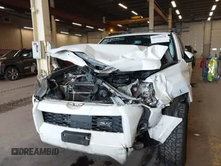 2021 Toyota 4Runner SR5 z VIN JTEMU5JR0M5902037, wystawiony jako IAAI lot #41998628 z przebiegiem 102 931 mil mil oraz . Historia ofert i sprzedaży dostępna na DreamBid. Obrazek 6.
