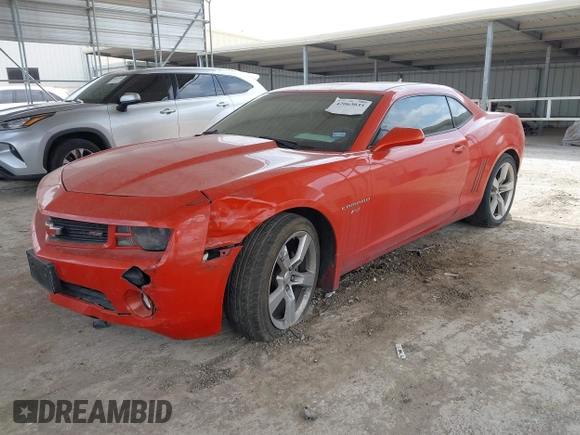 2011 Chevrolet Camaro 1LT z VIN 2G1FB1ED2B9157424, wystawiony jako IAAI lot #42063035 z przebiegiem 135 796 mil mil oraz . Historia ofert i sprzedaży dostępna na DreamBid. Obrazek 2.