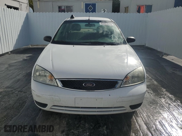 2007 Ford Focus S z VIN 1FAHP34N07W331020, wystawiony jako Copart lot #45483515 z przebiegiem 80 981 mil mil oraz Czysty tytuł • Clean title. Historia ofert i sprzedaży dostępna na DreamBid. Obrazek 5.