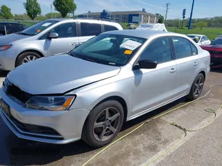 2015 Volkswagen Jetta Sedan 2.0L S with VIN 3VW2K7AJXFM423061, listed as a IAAI auction lot 42083522 with 161,028 mi miles. Bid and sale history available at carsss.com. Image 17.