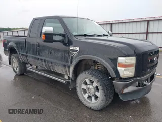 2009 Ford F-250 XL z VIN 1FTSX21Y49EA54129, wystawiony jako IAAI lot #42402027 z przebiegiem 261 196 mil mil oraz . Historia ofert i sprzedaży dostępna na DreamBid. Obrazek 1.