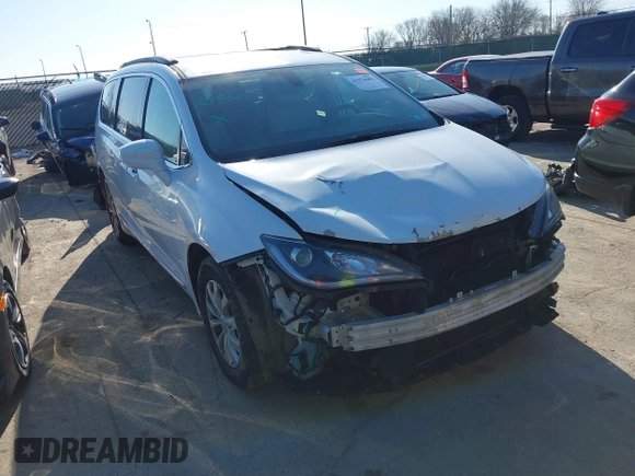 2017 Chrysler Pacifica Touring L with VIN 2C4RC1BG8HR677720, listed as a IAAI auction lot 41976606 with 170,175 mi miles and . Bid and sale history available at DreamBid. Image 1.