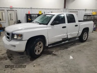 2008 Dodge Dakota Bighorn/Lonestar z VIN 1D7HE38K88S590577, wystawiony jako Copart lot #73517754 z przebiegiem 128 163 mil mil oraz Szkoda całkowita • Salvage title. Historia ofert i sprzedaży dostępna na DreamBid. Obrazek 1.
