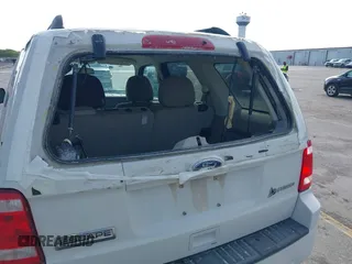 2010 Ford Escape Hybrid z VIN 1FMCU5K31AKD22069, wystawiony jako IAAI lot #40151027 z przebiegiem 185 932 mil mil oraz . Historia ofert i sprzedaży dostępna na DreamBid. Obrazek 6.