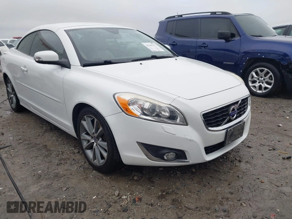 2013 Volvo C70 T5 with VIN YV1672MC9DJ139186, listed as a IAAI auction lot 41541171 with 99,753 mi miles. Bid and sale history available at carsss.com. Image 1.