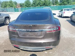 2013 Tesla Model S z VIN 5YJSA1DN6DFP03367, wystawiony jako IAAI lot #42565978 z przebiegiem 105 945 mil mil oraz . Historia ofert i sprzedaży dostępna na DreamBid. Obrazek 15.