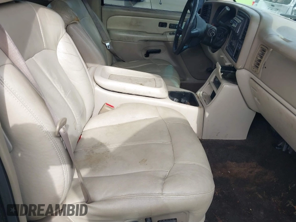 2001 Chevrolet Suburban LS with VIN 3GNGK26U11G231007, listed as a IAAI auction lot 41452238 with 339,628 mi miles. Bid and sale history available at carsss.com. Image 5.