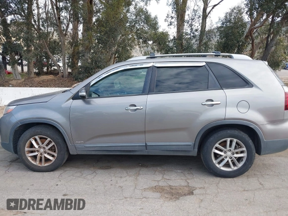 2015 Kia Sorento LX with VIN 5XYKTDA79FG584016, listed as a IAAI auction lot 41703361 with 123,265 mi miles. Bid and sale history available at carsss.com. Image 14.