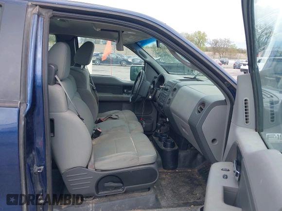 2007 Ford F-150 XLT z VIN 1FTPX14V17FB17308, wystawiony jako IAAI lot #42182220 z przebiegiem 178 669 mil mil oraz . Historia ofert i sprzedaży dostępna na DreamBid. Obrazek 5.