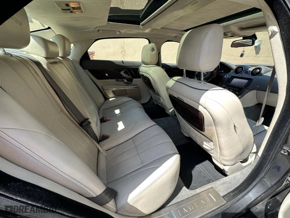2011 Jaguar XJ with VIN SAJWA2GB8BLV15633, listed as a Copart auction lot 54578795 with 115,725 mi miles and Clean Title. Bid and sale history available at carsss.com. Image 6.