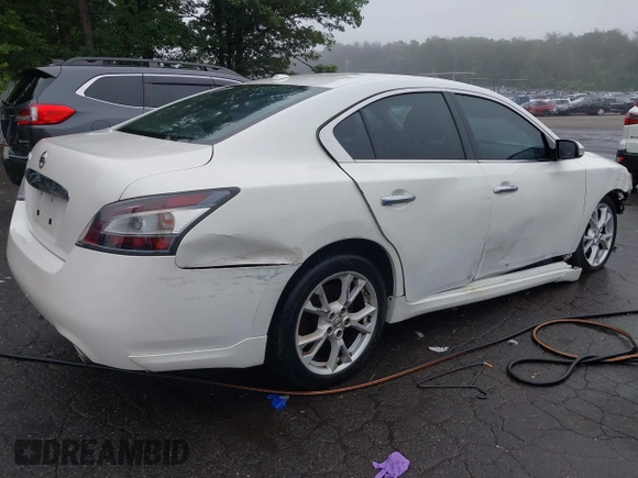 2013 Nissan Maxima SV z VIN 1N4AA5AP2DC820343, wystawiony jako IAAI lot #42520118 z przebiegiem 89 078 mil mil oraz . Historia ofert i sprzedaży dostępna na DreamBid. Obrazek 4.