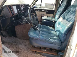 1992 Chevrolet Chevy Van z VIN 2GBEG25K3N4117707, wystawiony jako Copart lot #67318524 z przebiegiem 181 994 mil mil oraz Szkoda całkowita • Salvage title. Historia ofert i sprzedaży dostępna na DreamBid. Obrazek 7.